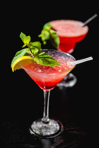 Röd Cocktails med mynta — Stockfoto