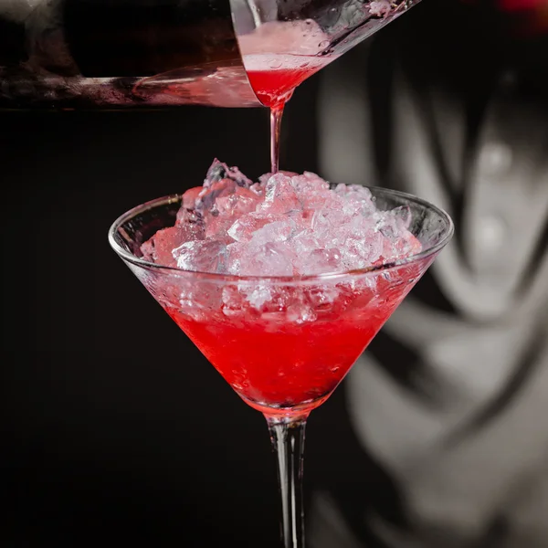 Cocktail hälla i glas med is — Stockfoto