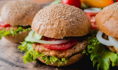 Sebzeli güzel büyük hamburger