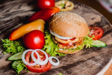 Sebzeler büyük hamburger 