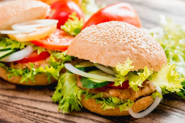 Sebzeli güzel büyük hamburger