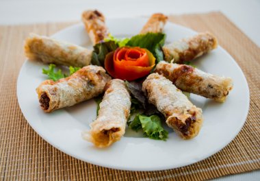 Çin Çin böreği sos ile