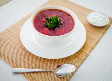 Ekşi kremalı çorba.