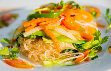 Tabakta sebze salatası