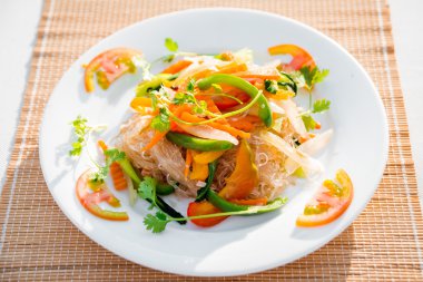 Taze sebze salatası.