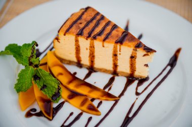 Tatlı çikolata döktü