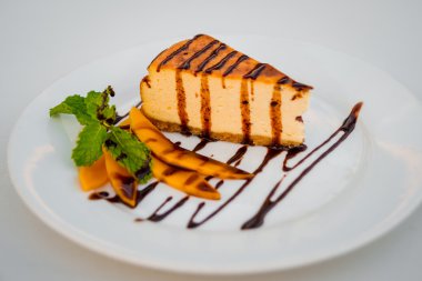 Tatlı çikolata döktü