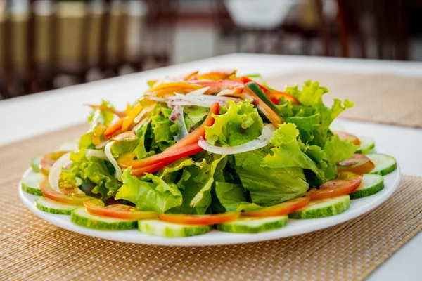 Frischer Gemüsesalat — Stockfoto