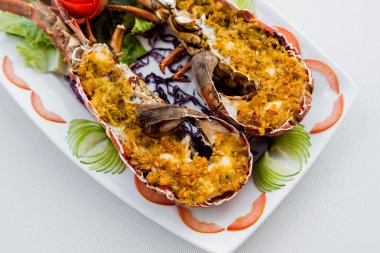 Sebze ile pişmiş ıstakoz