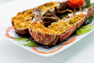 Sebze ile pişmiş ıstakoz