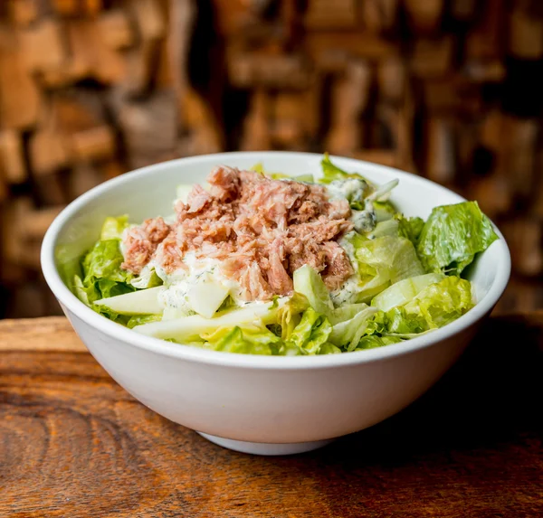 Taze balık salatası