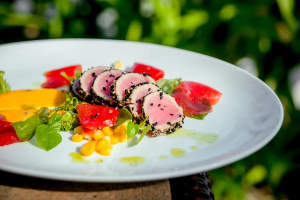 Carne fritta in rotolo di sesamo — Foto Stock