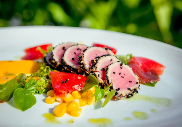 Carne fritta in rotolo di sesamo — Foto Stock