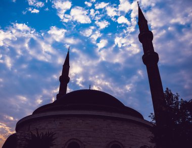 Eski cami silüeti