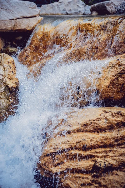 Холодний красивою водоспад — стокове фото