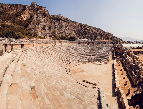 Ancien amphithéâtre en ruine — Photo