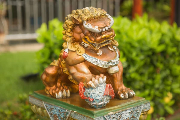 Escultura de leones budistas . — Foto de Stock