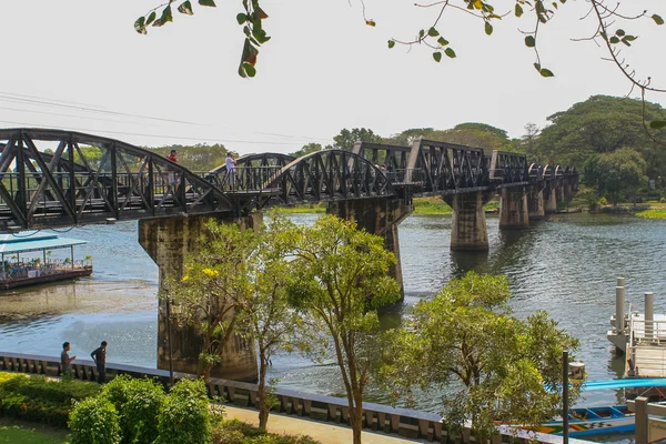 Mostu přes řeku kwai. — Stock fotografie