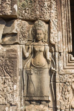 Angkor Wat Tapınağı'nda oyma Apsara dansçı taş