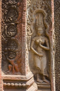 Angkor Wat Tapınağı'nda oyma Apsara dansçı taş