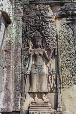 Angkor Wat Tapınağı'nda oyma Apsara dansçı taş