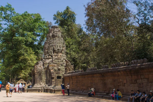 Cabeza de piedra en torres del templo de Bayon en Angkor Thom, Camboya — Foto de Stock