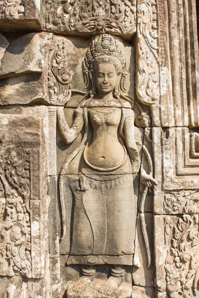 Apsara tancerz kamień rzeźba w świątyni Angkor Wat — Zdjęcie stockowe