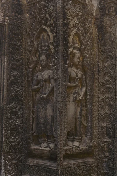 Apsara dançarina pedra escultura em Angkor Wat templo — Fotografia de Stock