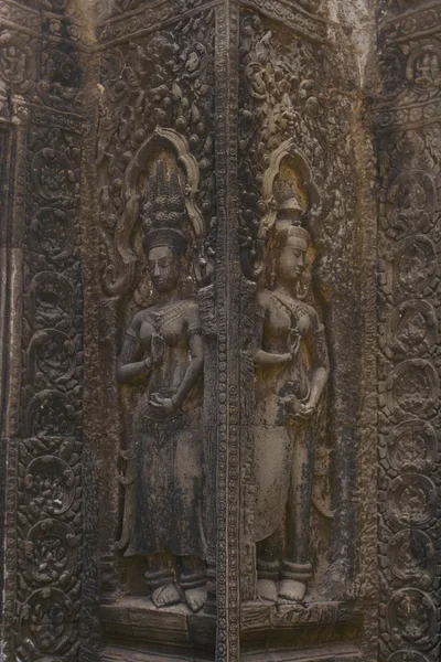 Apsara dançarina pedra escultura em Angkor Wat templo — Fotografia de Stock
