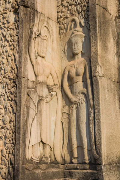 Apsara tallado en piedra bailarina en el templo de Angkor Wat —  Fotos de Stock