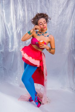 Renkli kiraz kek ile güzel kız 