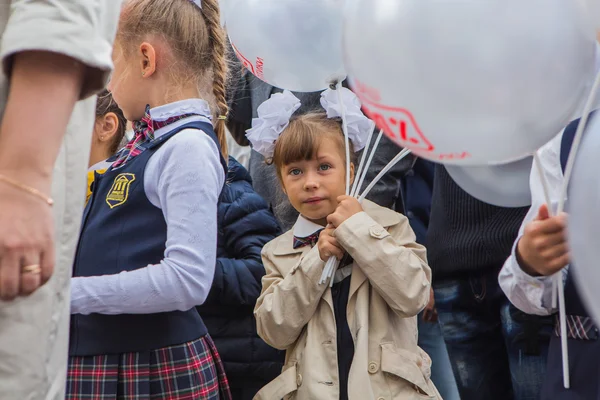 Septiembre primero-el día del conocimiento en Rusia . — Foto de Stock