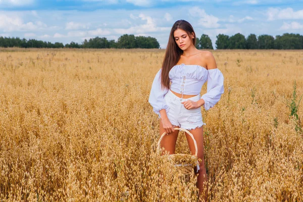 Rural Countryside Scene Young Beautiful Woman Long Hair Dressed White — Stock Photo, Image