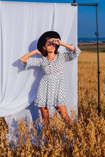 Rural Countryside Scene Young Beautiful Woman Long Hair Dressed White — Stock Photo, Image