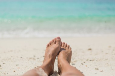 Kadının çıplak ayak plaj.