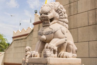 Budist aslanlar heykel.