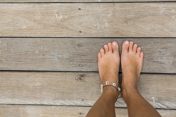 Los pies desnudos de la mujer —  Fotos de Stock