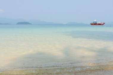 Açık denizde yelkenli