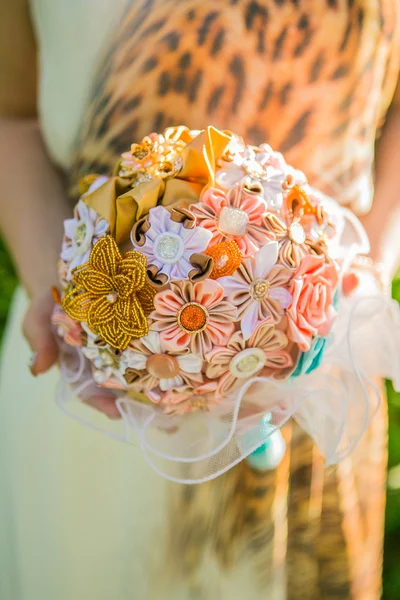 Bouquete de casamento de fita artesanal . — Fotografia de Stock