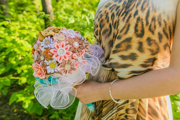 Bouquete de casamento de fita artesanal . — Fotografia de Stock