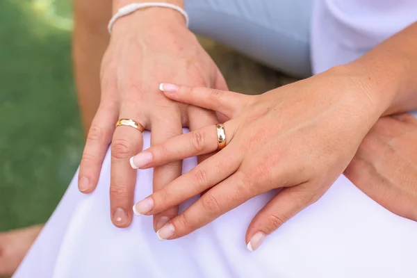Hands of the groom — Stock Photo, Image