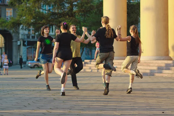 Grupp människor dansar irländska dans — Stockfoto