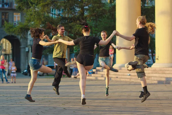 Bir grup insan İrlandalı dans dans — Stok fotoğraf