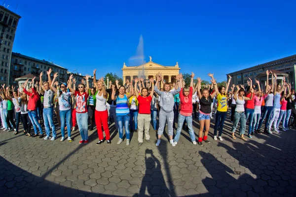 Bailando flash mob ciudad . — Foto de Stock