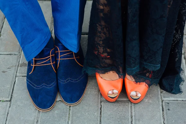 Piedi di sposo e sposa — Foto Stock