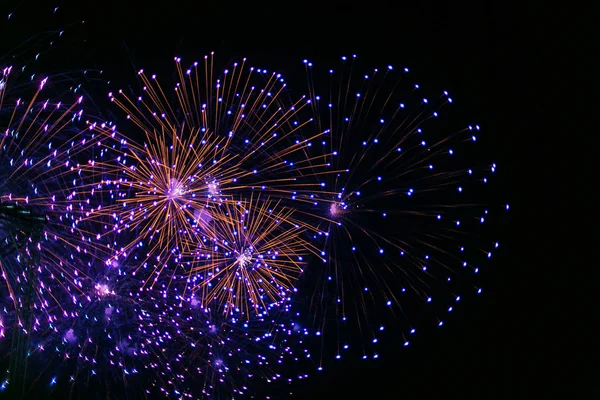 Belos fogos de artifício coloridos férias . — Fotografia de Stock