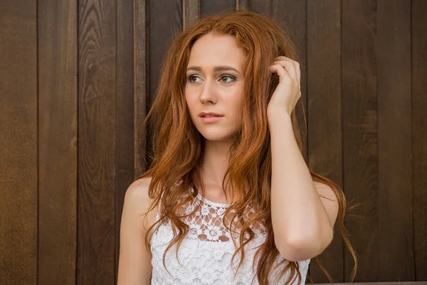 Porträtt av rött hår flicka. — Stockfoto