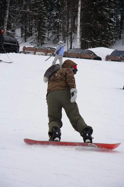 Młoda dziewczyna snowboardzista. — Zdjęcie stockowe