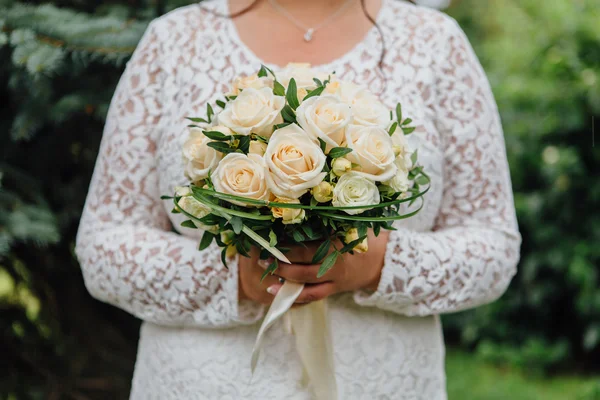 Beautiful wedding bouquet — Stock Photo, Image