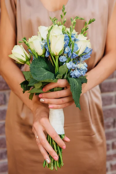 Buquê com rosas brancas — Fotografia de Stock